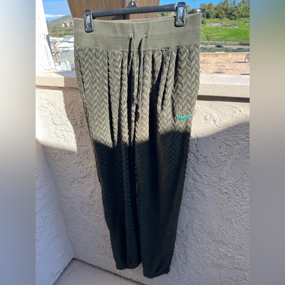 Nike everyday modern high waisted jogger